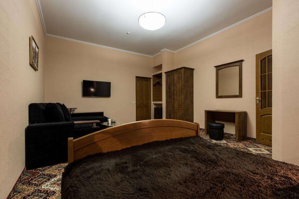 Premium Hotel Chernivtsi Quarto foto